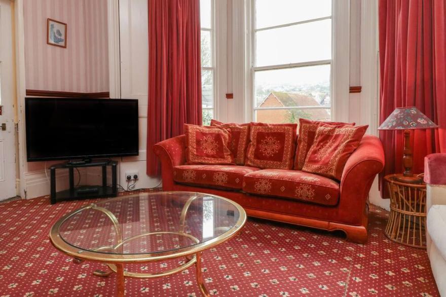BEAUFORT HOUSE, pet friendly, character holiday cottage in Ilfracombe