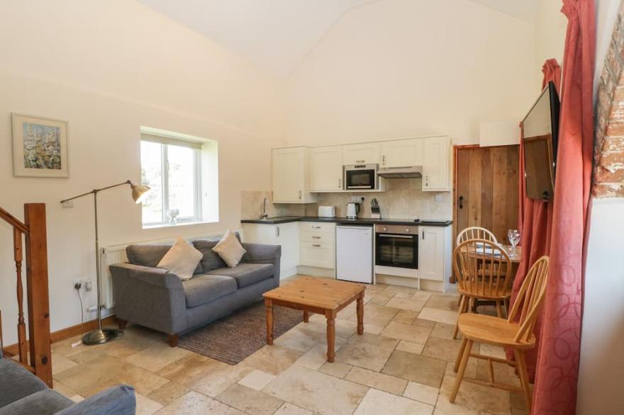 SUNNYSIDE, pet friendly, character holiday cottage in Bleadon