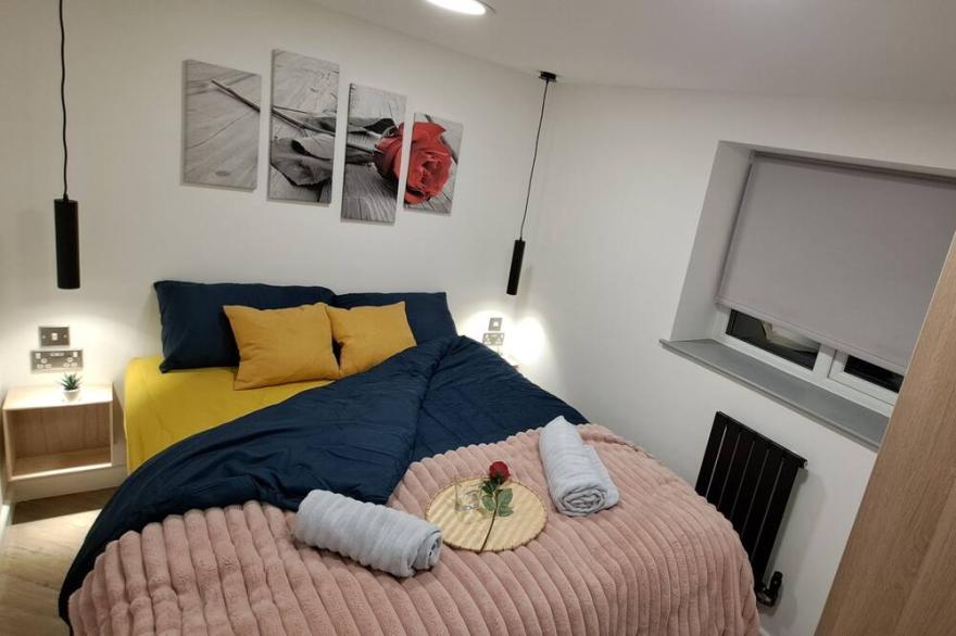 1 BED Apartment, Close TO City Centre AND Local Restaurant AND Shops