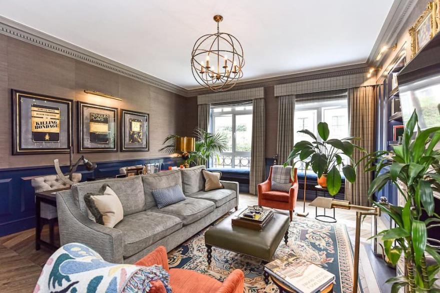 Expansive and Very Stylish Chelsea Townhouse Just off the Kings Road