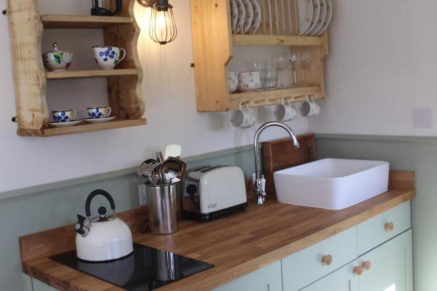 Romantic Shepherds hut not far From the Beach