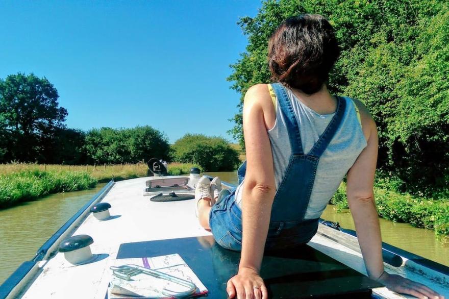 Self Drive Narrowboat on the Thames, Windsor, Runnymede