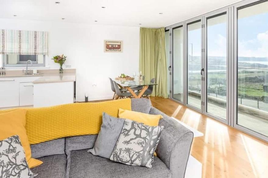 Comfortable Modern Cliff-top Apartment With Stunning sea Views