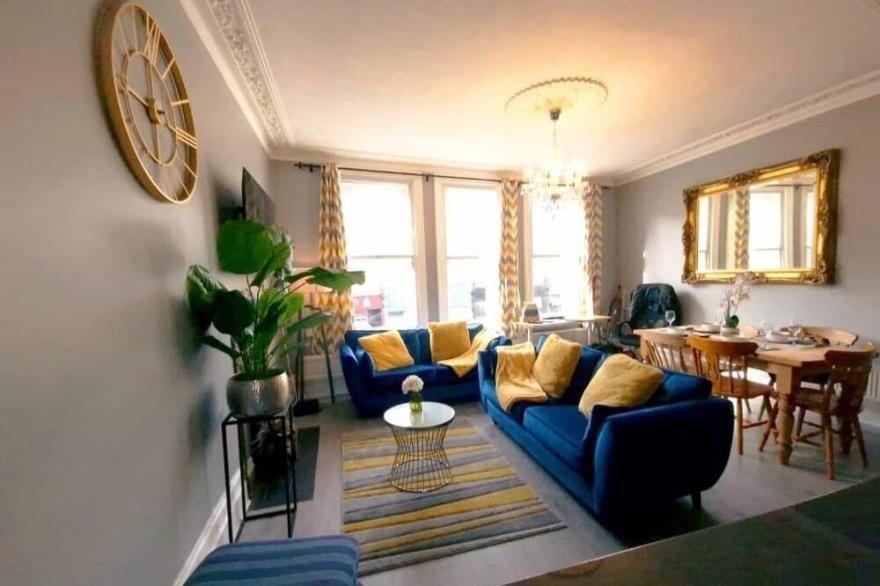 Stylish and Contemporary 3bdr with roof terrace