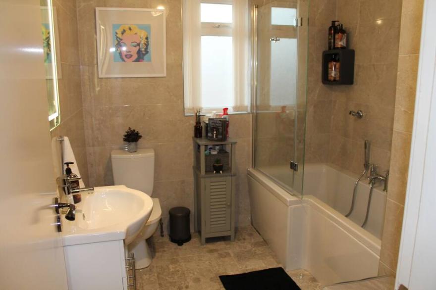 Stunning 4-Bed House in Belfast