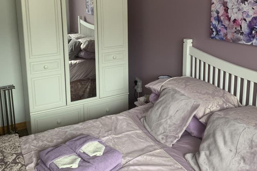 Beautiful 2-Bed House in Larne with free parking