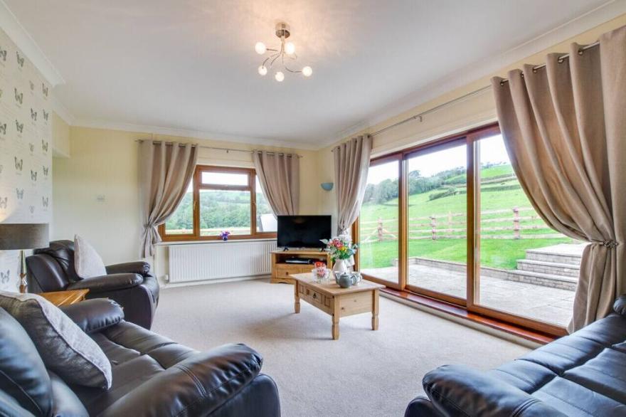 Derwen Las - Three Bedroom House, Sleeps 6