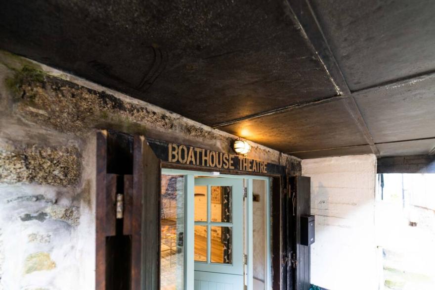 The Boathouse – Central St Ives – Sleeps 4 – Dog Friendly