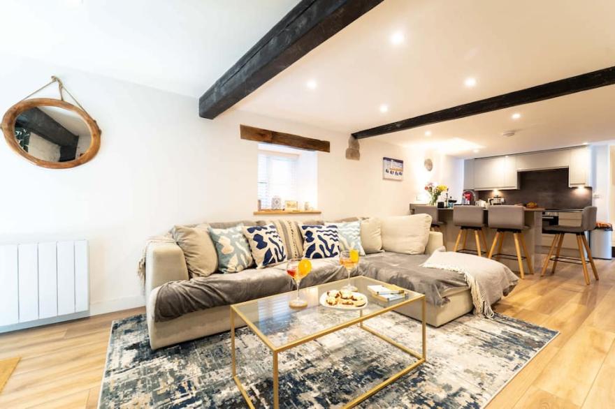 The Boathouse – Central St Ives – Sleeps 4 – Dog Friendly