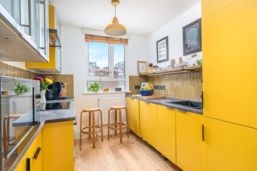 ALTIDO Modern 2-bed flat w/ private terrace