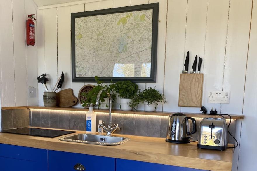 Shepherds Hut in Quiet Setting