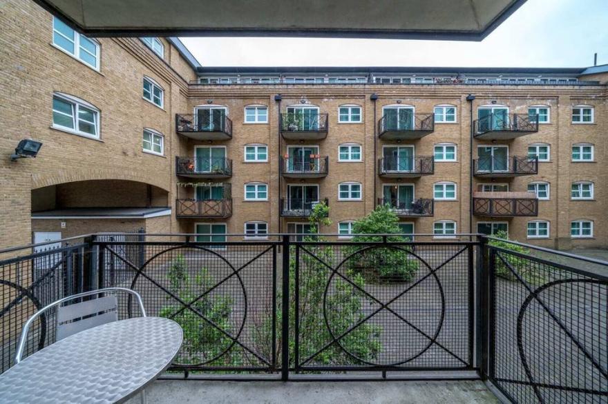 Royal Victoria, London - Stylish 1BR Apartment