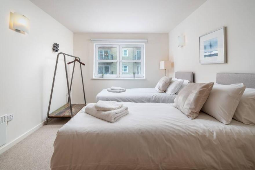Royal Victoria, London - Stylish 1BR Apartment