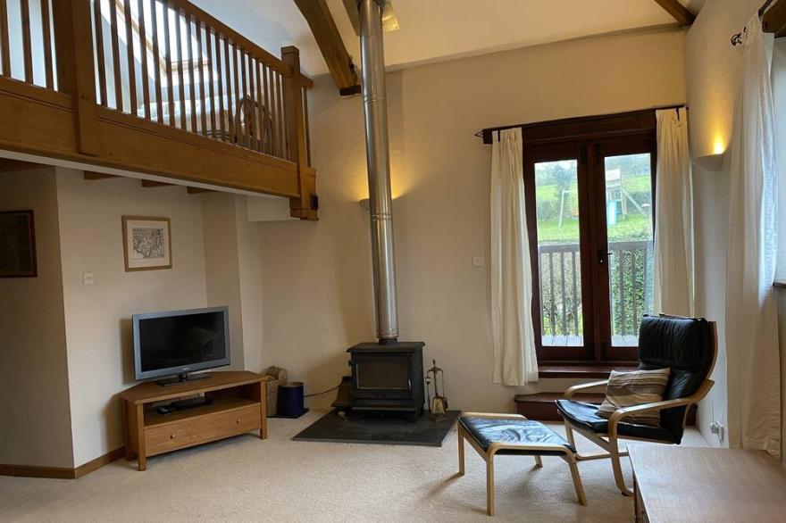 Beautiful Barn, huge garden, perfect retreat close to Devon beaches & estuaries