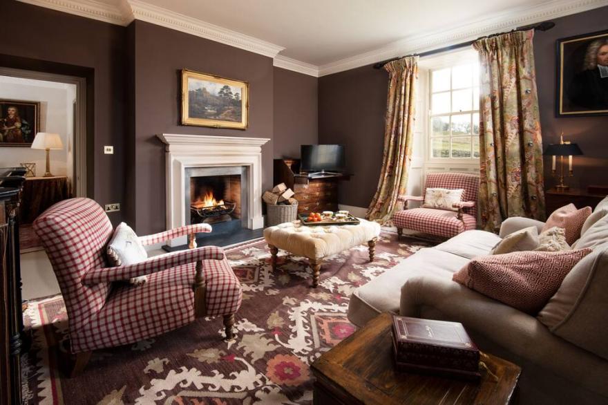 Broadgate House & Steading - sleeps 12 guests in 6 bedrooms
