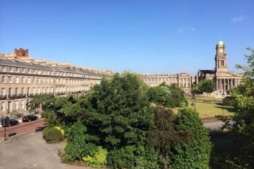 2-Bed Flat in Hamilton Square