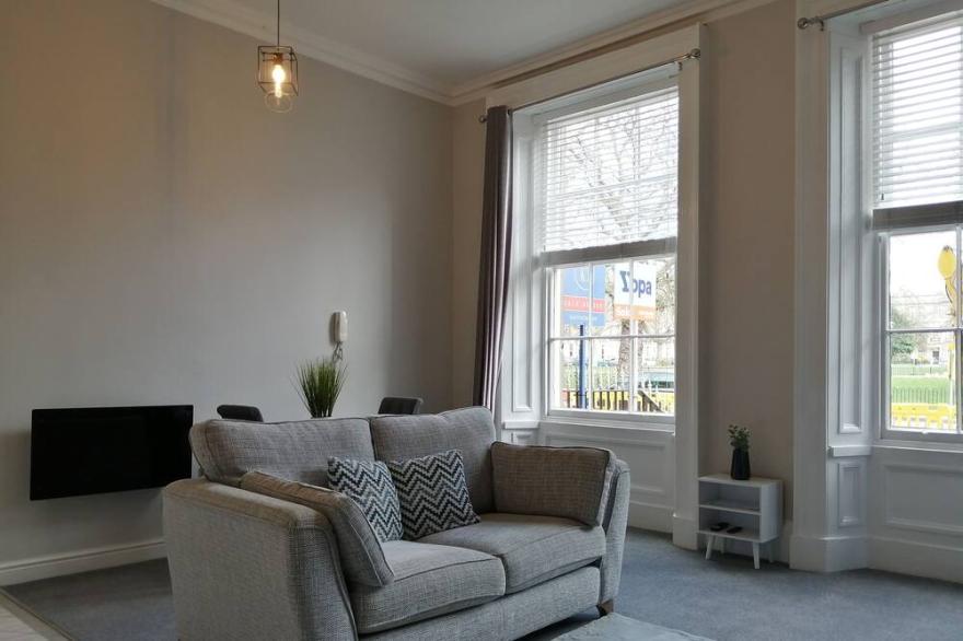 2-Bed Flat in Hamilton Square