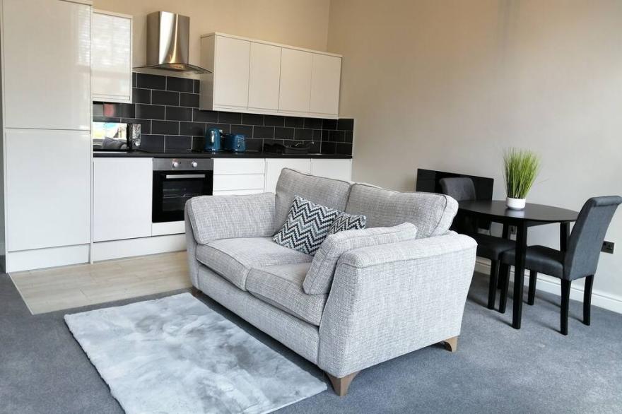 2-Bed Flat in Hamilton Square