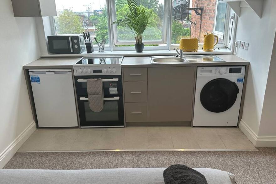 Sunny, Brand-new, 1 Bed Flat 15 Mins Central London