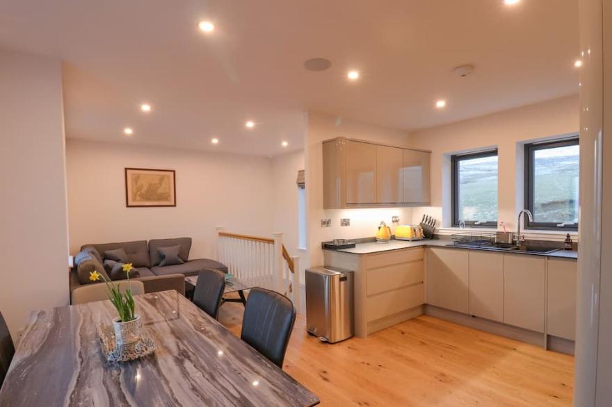 ONE SEA, pet friendly, country holiday cottage in Leverburgh