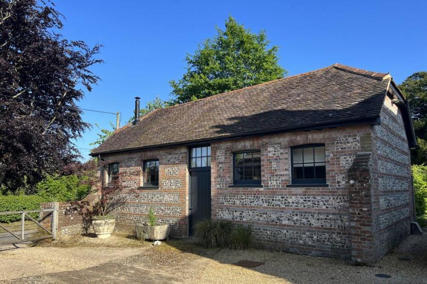 Whitechurch Stables - sleeps 2 guests  in 1 bedroom