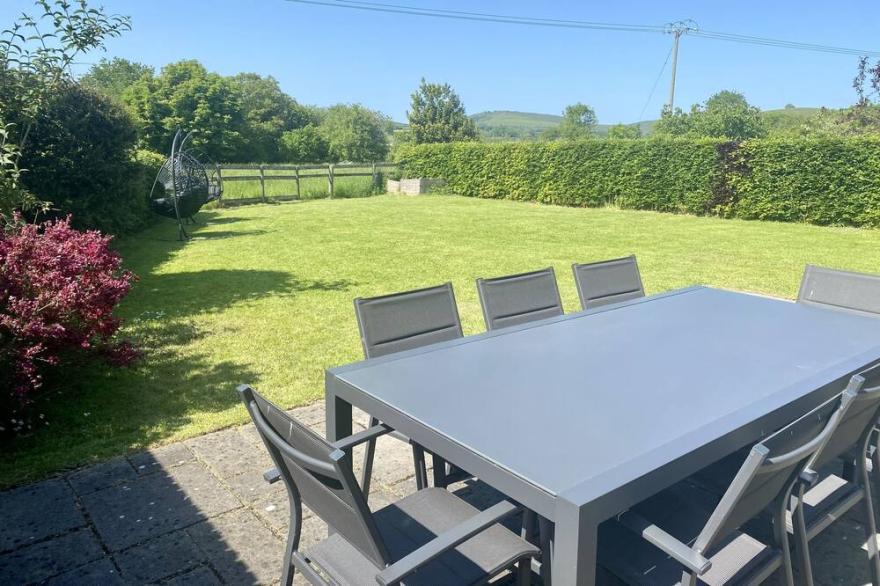 Byre House -  sleeps 8 guests  in 3 bedrooms
