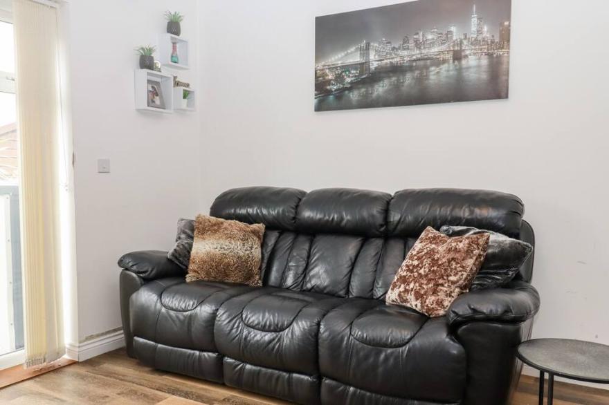 BRIDGEFIELD HOUSE, pet friendly, country holiday cottage in Ashford