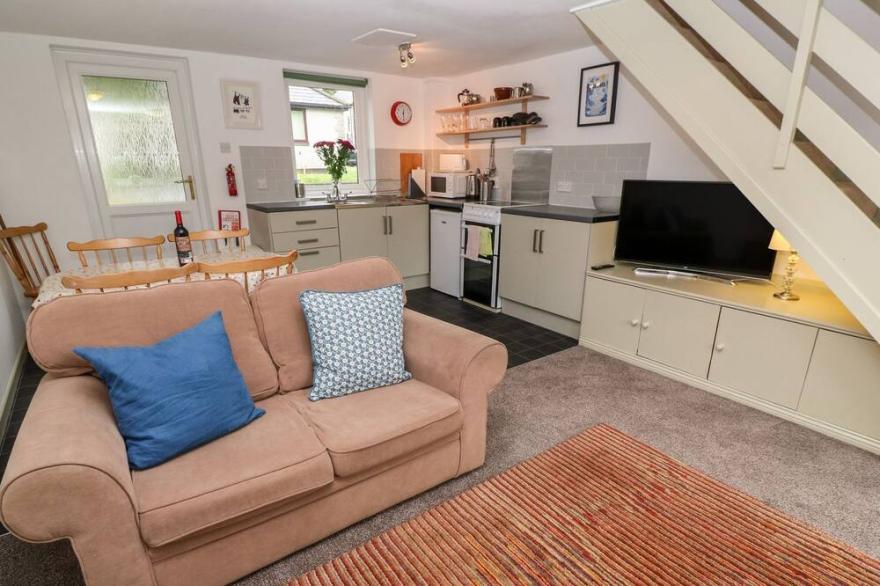18 OLD COURT, pet friendly, with pool in Penzance