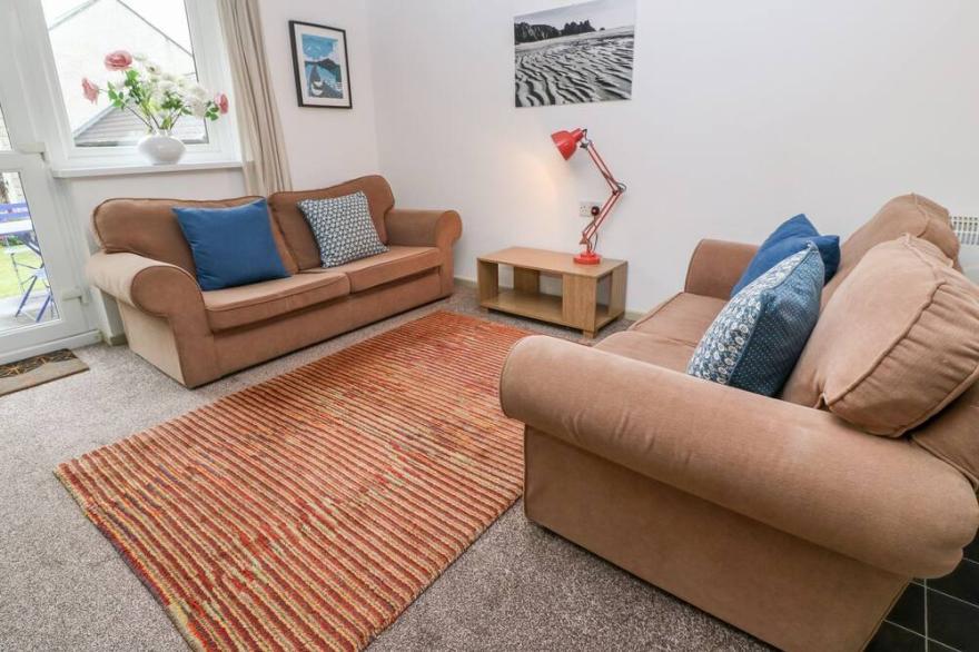 18 OLD COURT, pet friendly, with pool in Penzance