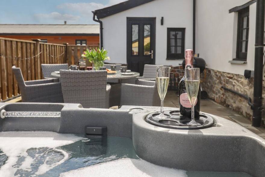 STRAWBERRY BANK - PIPISTRELLE, pet friendly in Bridgerule