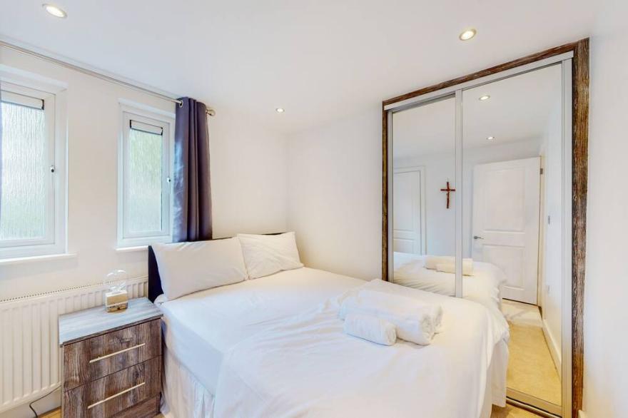 Stunning 3 Bedroom Maisonette in Shepherd's Bush