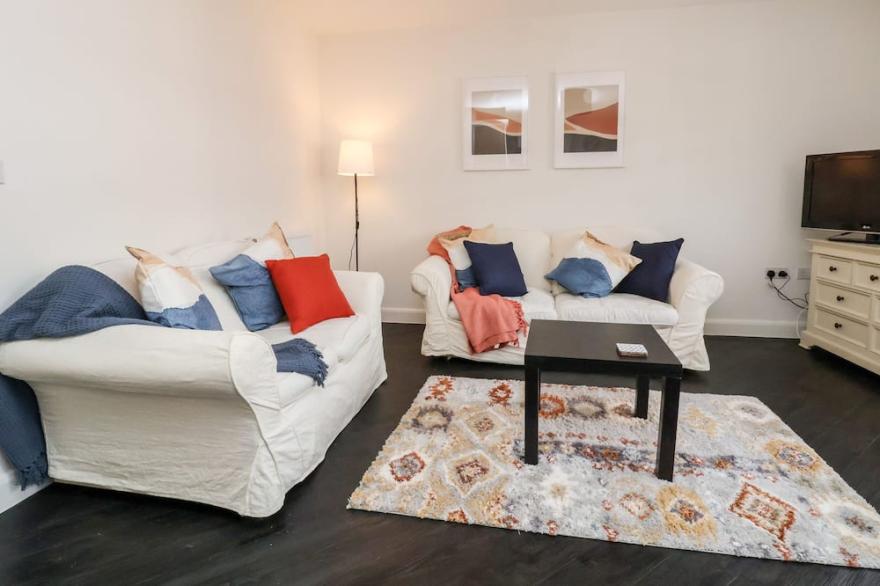 122 THE OLD MEADOW, family friendly, with a garden in Shrewsbury