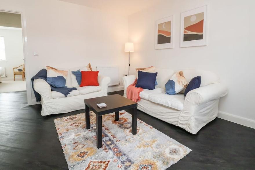 122 THE OLD MEADOW, family friendly, with a garden in Shrewsbury