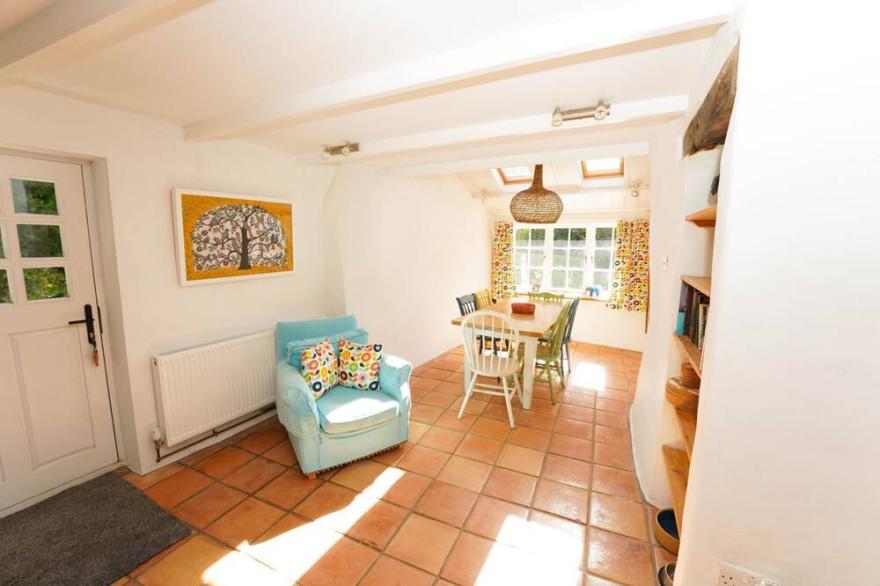 Porthcothan Mill Cottage - a cottage that sleeps 6 guests  in 3 bedrooms