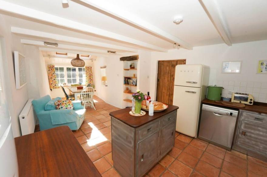 Porthcothan Mill Cottage - a cottage that sleeps 6 guests  in 3 bedrooms