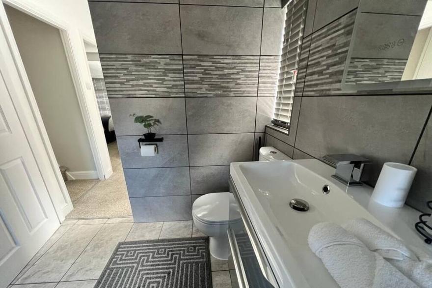 Cosy Condo in Western Crescent