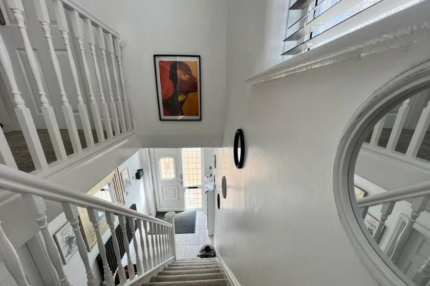 Cosy Condo in Western Crescent