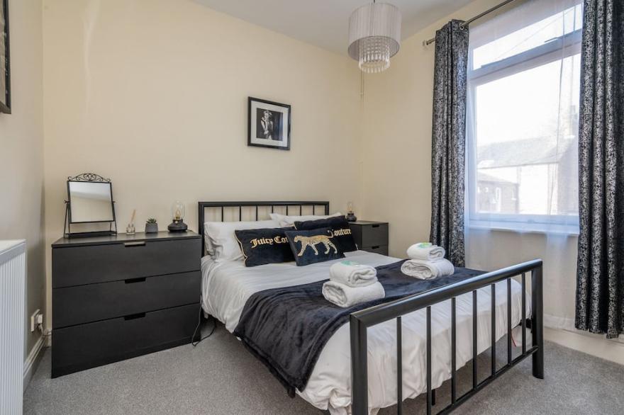 Pass the Keys | Cosy 2 Bed Victorian Townhouse