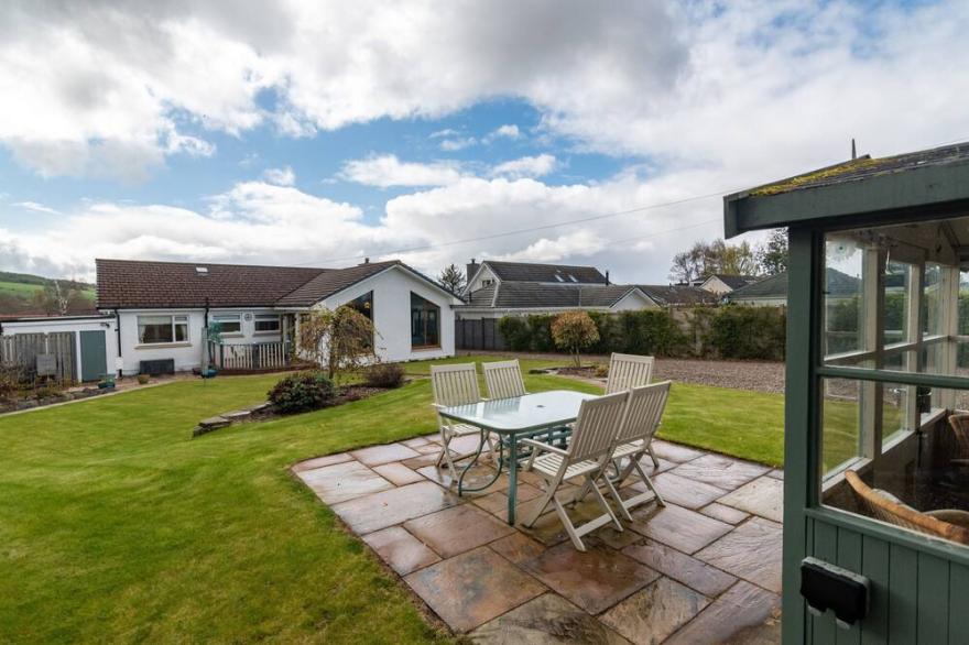 Netherlea Garden Cottage Scone - sleeps 6 guests  in 3 bedrooms