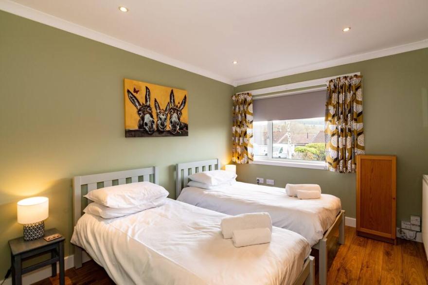 Netherlea Garden Cottage Scone - sleeps 6 guests  in 3 bedrooms