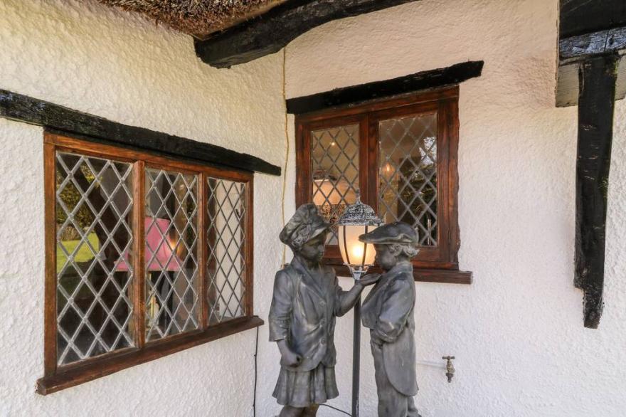KELLACOTT COTTAGE, character holiday cottage, with a garden in Lifton