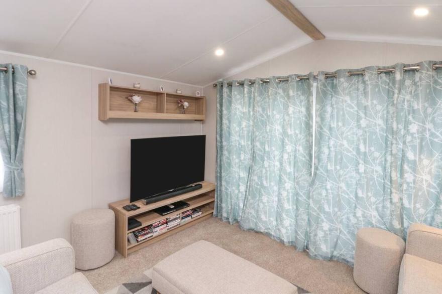 BEECH 4, pet friendly, country holiday cottage in Cayton