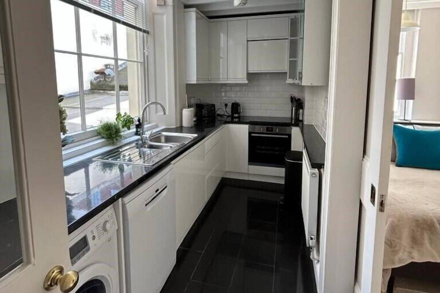 Knightsbridge 2 Bed: Stones Throw From Harrods
