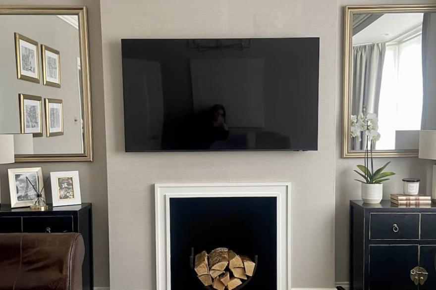 London Suburb Lux Home From Home - Walking Distance From Piccadilly Tube