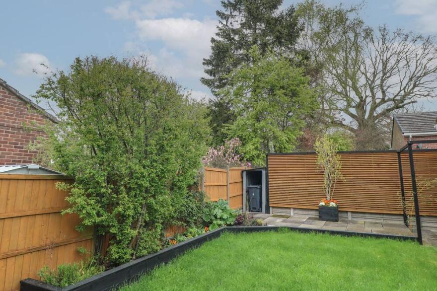 LAVENDER LODGE, family friendly, with a garden in Coalville