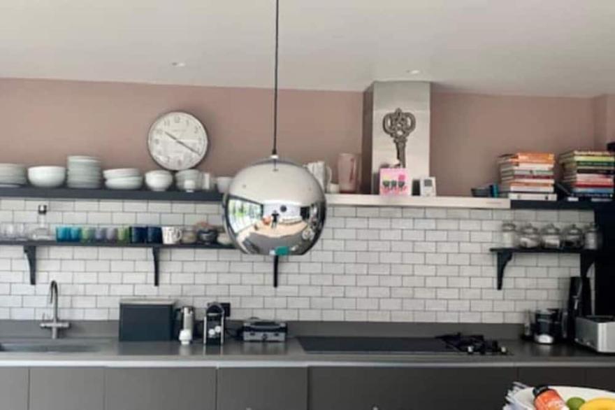 Spacious & Stylish Family Home With Lovely Garden