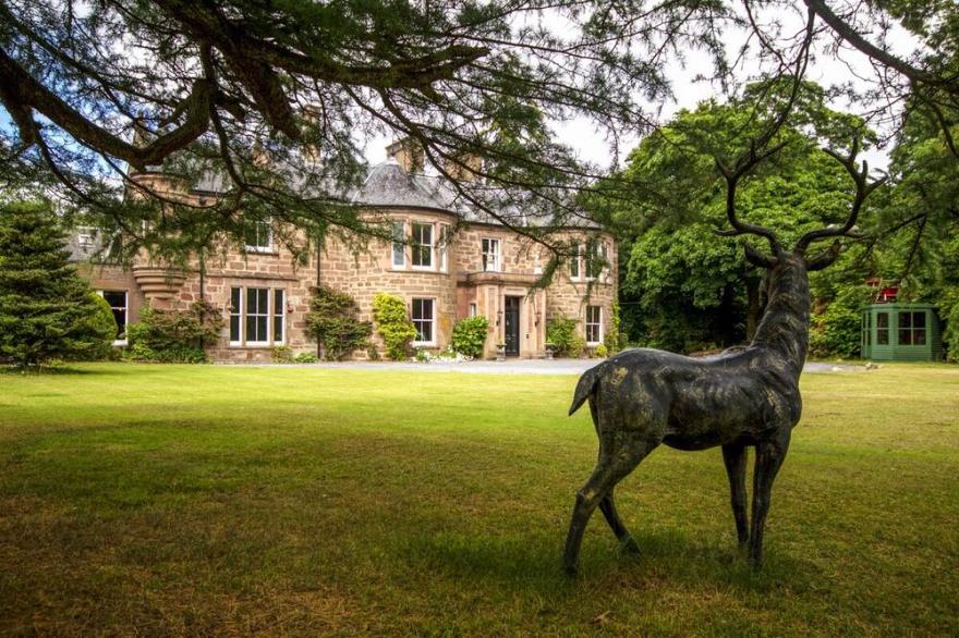 Blairgowrie Manor - Fifteen Bedroom Villa, Sleeps 33