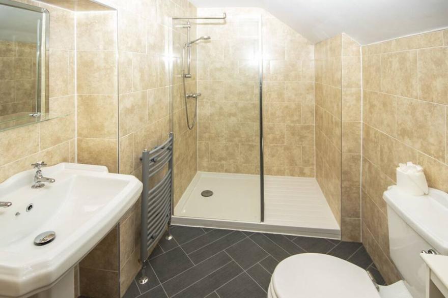 Blairgowrie Manor - Fifteen Bedroom Villa, Sleeps 33
