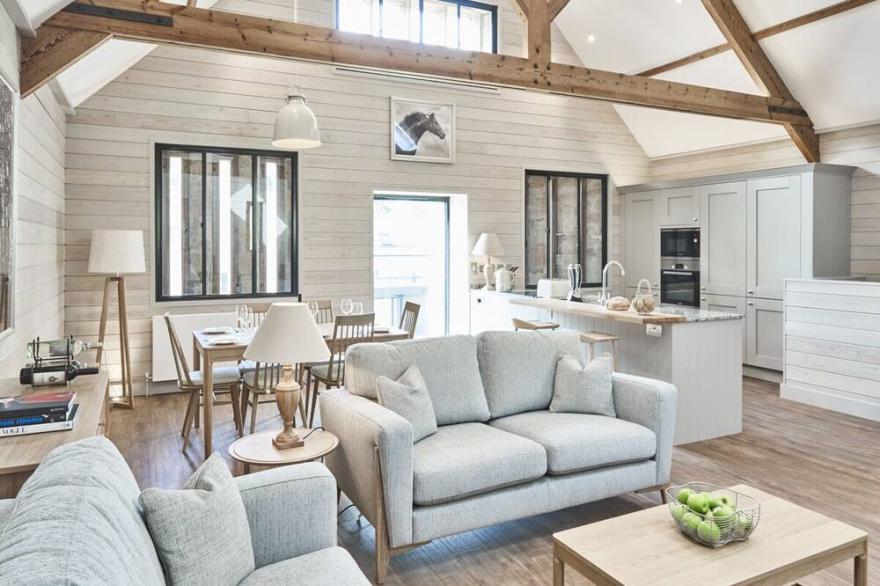 Little Hay - Two Bedroom Villa, Sleeps 4
