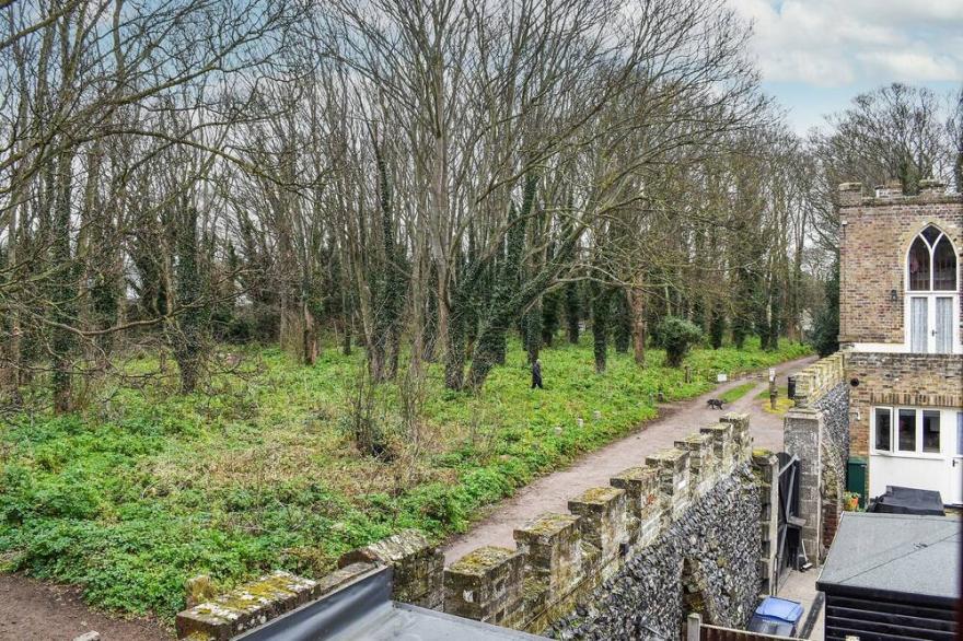 2 bedroom accommodation in Ramsgate